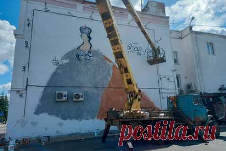 В Рыбинске появятся граффити с историческими сюжетами. В Рыбинске, расположенном в Ярославской области, к 950-летию города на зданиях появятся граффити с историческими сюжетами и персонами. Такая возможность создать картины представилась стрит-арт художнику Григорию Сидякову. Уже известно о первых готовых работах — изображении Екатерины II и бурлаков.