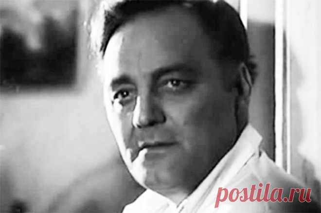 Открыл радио «Свобода» и вернулся в СССР. Секрет актера Бориса Виноградова. Отработав несколько лет на вражескую пропаганду, актер Борис Виноградов вернулся в СССР, где снова выходил на подмостки родного театра и снимался в кино.