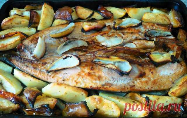 Горбуша печеная в духовке с картофелем и яблочком