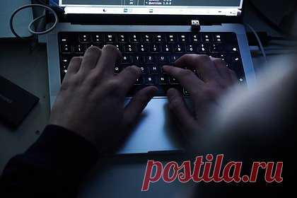 Экстрадированный в США российский хакер признает вину в кибермошенничестве. Гражданин России Владимир Дунаев, экстрадированный в США по обвинению в киберпреступной деятельности, признает себя виновным в суде. Об этом РИА Новости заявил представитель суда в штате Огайо. Источник сообщил, что хакер изменит показания и признает вину. Вынесение приговора ожидается в середине марта 2024 года.