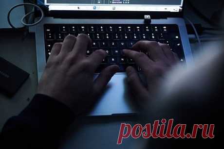 Экстрадированный в США российский хакер признает вину в кибермошенничестве. Гражданин России Владимир Дунаев, экстрадированный в США по обвинению в киберпреступной деятельности, признает себя виновным в суде. Об этом РИА Новости заявил представитель суда в штате Огайо. Источник сообщил, что хакер изменит показания и признает вину. Вынесение приговора ожидается в середине марта 2024 года.