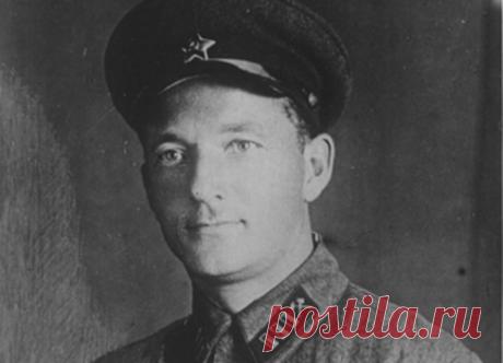 За что казнили создателя «Катюши» Георгия Лангемака О легендарной «Катюше» знают даже дети. Это орудие стало настоящим символом Великой Отечественной. Однако мало кому известно о том, что его создателя, советского ученого Георгия Лангемака, расстреляли еще за 3 года до начала войны. А само изобретение буквально присвоил себе инженер Андрей Костиков.