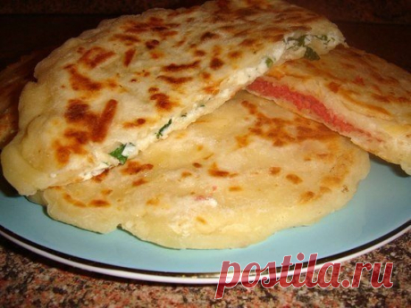 Сырные лепешки с начинкой / Свежие рецепты