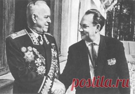 Как фотокорреспондент украл личный самолет Жукова в Берлине Фотокорреспондент Виктор Тёмин известен на весь мир. Именно он сделал первый снимок «Знамени Победы» над Рейхстагом, облетев 2 мая 1945 года вокруг пылающего здания на самолете «По-2». Но на этом биплане из Берлина до Москвы сразу не долететь, а Тёмину срочно нужно было в редакцию «Правды». Тогда находчивый корреспондент, якобы сославшись на приказ, угнал личный самолёт командующего 1-м Белорусским фронтом маршала Жукова. Когда…