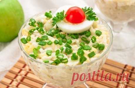 Салат из картофеля и кальмаров.
