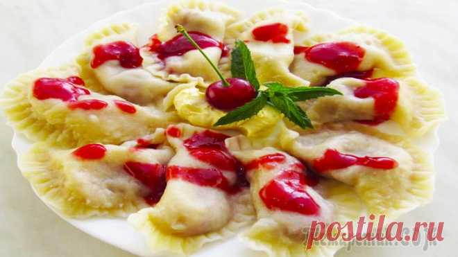 Ну, очень вкусные вареники с вишней! Соус к вареникам! Приветствую всех. Сегодня я готовлю вареники с вишней на пресном тесте, также покажу вам рецепт вишневого соуса к ним. Приготовленные вареники по этому рецепту получаются особенно сочными, с насыщенны...