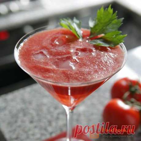 Кровавая Мэри | Foodbook.su Коктейль кровавая Мэри, это тот напиток без которого невозможно представить современный бар. Основой для коктейля используются томатный сок и водка.