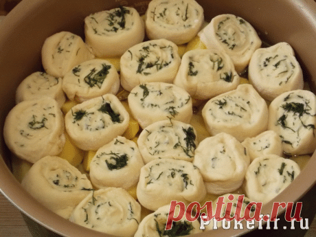 НУДЛИ
Какая же это вкуснятина! Никогда раньше даже не слышала про нудлии. А, оказывается, в инете столько много разных способов приготовления этого блюда!
Я взяла немного от одних, немного от других и получился такой вот вариант...
Понадобится:
говядина - 500 г (можно любое мясо или птицу)
картофель - 1 кг
лук, морковь
соль, перец
Для нудлей:
кефир - 0,5 ст.
сода - 1/4 ч.л.
соль
мука - сколько возьмет
чеснок - 3 зубка
укропчик
Приготовление:
Сначала все как обычно. Поджарила лучок с морков