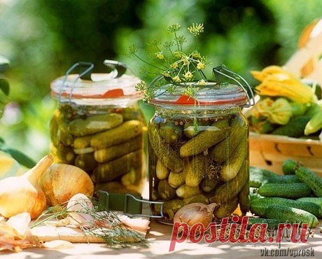 Сладкие маринованные огурчики

Ингредиенты:

Огурцы свежие (сколько войдёт в банку) ;
Зонтики укропа — 2-3 шт;
Лист хрена — 1-2 шт;
Лавровый лист — 3 шт;
Перец чёрный горошек — 4 шт;
Перец душистый горошек — 4 шт;
Чеснок — 4-5 зуб.;
Сахар (на 1 литр воды) — 150 г;
Соль (на 1 литр воды) — 40 г;
Лимонная кислота (на 1 литр воды) — 1 ч.л.

На дно банок уложить все специи и наполнить банки огурцами, отрезав у них кончики. Если огурцы свежесорванные то их можно консервировать с...