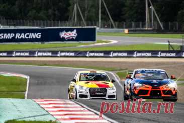 На подмосковной трассе Moscow Raceway 16 августа состоялся третий этап серии СМП РСКГ Эндуранс. Первая и единственная в этом сезоне шестичасовая гонка на выносливость собрала на старте 20 экипажей трех разных классов. За победу и очки в зачет Кубка России боролись пилоты на спортпрототипах, автомобилях зачетов GT4 и Туринг.