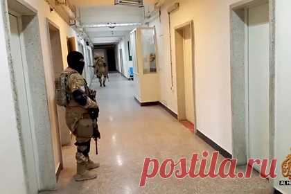 Тысячи наркоманов в Кабуле отправили на лечение. Три тысячи наркоманов отправили в реабилитационный центр в Кабуле для лечения от зависимости в рамках борьбы с наркотрафиком. Граждан решили направить в больницу имени Ибн Сины перед наступлением холодов. Больница рассчитана только на тысячу коек, однако ее вместимость увеличили в три раза.