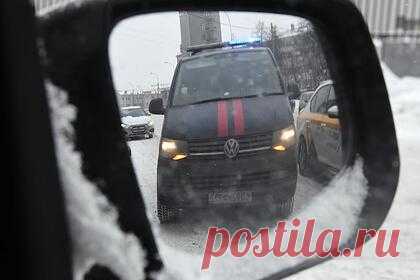 В российской шахте из-за ЧП погиб горняк. В шахте рудника добывающего предприятия в Томпонском районе на северо-востоке Якутии погиб один горняк, еще один рабочий пострадал. Об этом сообщили в управлении Следственного комитета России по региону. Инцидент произошел ночью 5 марта. При проведении технических работ в шахте произошло отслоение породы.