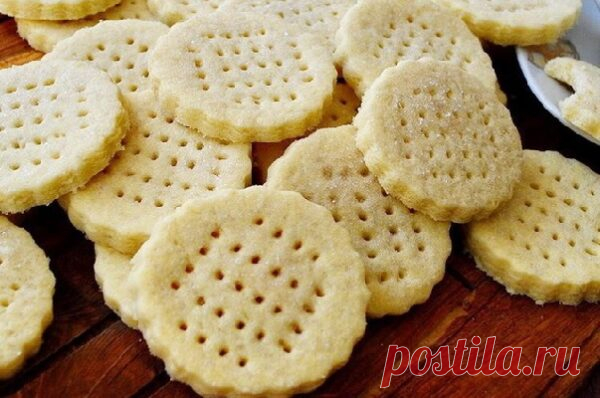 Швейцарское песочное печенье - Домашняя кухня Рецепт простого печенья к чаю. Вкусное , простейшее в приготовлении, с необычным привкусом песочное печенье. Ингредиенты: мука 220 гр. крахмал кукурузный 110 гр. сливочное масло 220 гр. сахар...