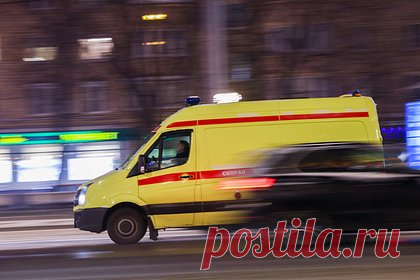 В Санкт-Петербурге автобус с пассажирами въехал в столб. В Калининском районе Санкт-Петербурга автобус с пассажирами въехал в столб на проспекте Просвещения, о чем стало известно изданию «Фонтанка». По данным «Mash на Мойке», в ДТП с участием автобуса пострадало минимум пять человек. Одну из женщин вызволяли из салона на носилках.