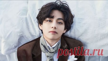 Принц за кулисами: невидимые слёзы Ким Тэхёна Статья автора «Максим Котов» в Дзене ✍: Мы видим его в сиянии софитов. Миллионы глаз следят за каждым его движением, за каждым лёгким взмахом руки и каждой нотой, сорвавшейся с его губ.