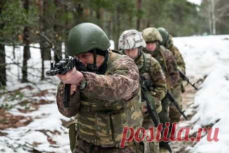На Украине предъявили обвинение командующим российскими войсками. Служба безопасности Украины (СБУ) предъявила обвинения командующим российскими войсками. Уточняется, что обвинения выдвинуты командующему дальней авиацией Воздушно-космических сил ВС РФ Сергею Кобылашу и экс-командующему Черноморским флотом Военно-морского флота РФ Игорю Осипову.