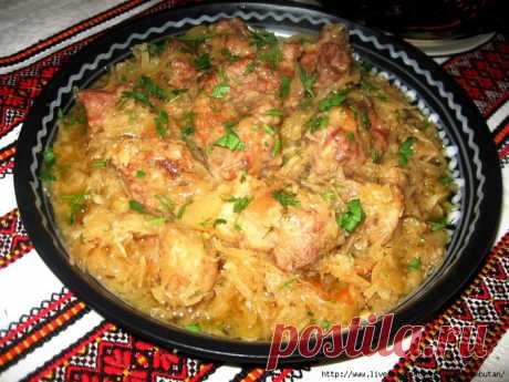 Душенина с капустой и яблоками