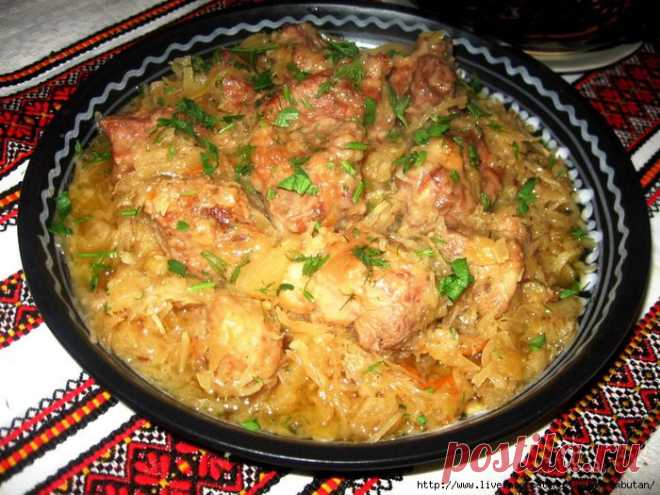 Душенина с капустой и яблоками