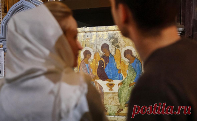 Икона «Троица» останется в храме Христа Спасителя до 23 июня. Икона Живоначальной Троицы работы Андрея Рублева будет находиться в храме Христа Спасителя до дня Святой Троицы 23 июня, после чего ее передадут Троице-Сергиевой лавре.