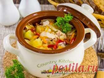 Горшочки с капустой, картофелем и куриным филе