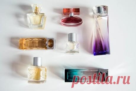 СК проверит Avon на предмет распространения листовок в поддержку ВСУ. СК проверит информацию о распространении компанией Avon листовок в поддержку ВСУ вместе со своей продукцией. Послание с благодарностью от украинских диверсантов получил житель Москвы, заказавший подарок жене. Экспертиза показала, что листовки содержат материалы, дискредитирующие деятельность ВС РФ на Украине.