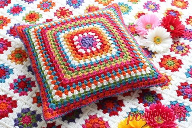 Интересные подушки из квадратных мотивов (Вязание крючком) — Журнал Вдохновение Рукодельницы
