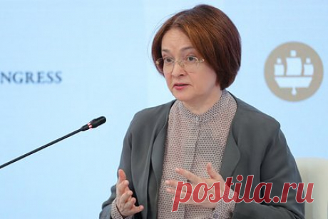 Набиуллина рассказала о двойном давлении на российскую экономику. Рост мировой экономики замедляется, поэтому российский экспорт становится менее востребованным и дешевеет, заявила глава ЦБ Эльвира Набиуллина. Таким образом, теперь экспорт страны находится под двойным давлением — санкций и конъюнктуры мирового рынка. На фоне роста импорта это привело к падению рубля.