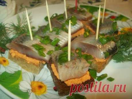 Канапе с  сельдью- отличная закуска
