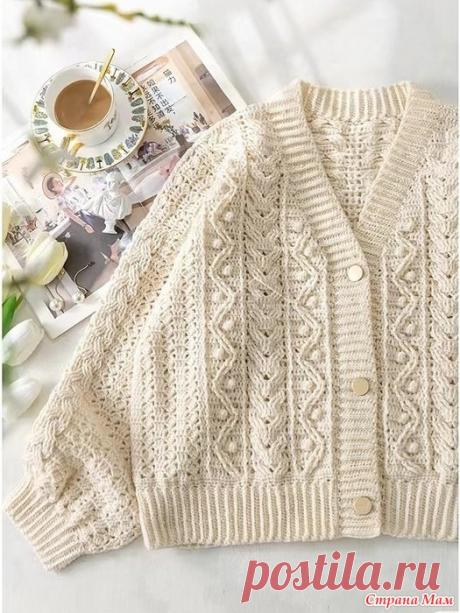 Теплый кардиган с рельефными узорами.   Этот предмет одежды состоит из нескольких частей: спинки, правой передней полочки, левой передней полочки, рукавов, вставок, манжет, подола, планки и пуговиц.