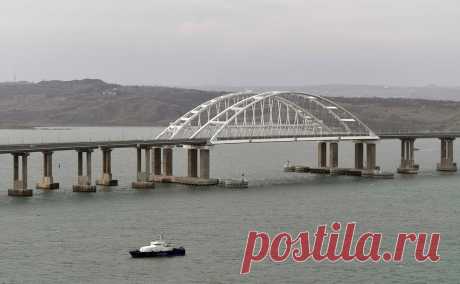 В Кремле ответили на требования Украины демонтировать Крымский мост. Крымский мост не соответствует нормам по высоте, препятствуя международному судоходству, заявил представитель Украины на суде в Гааге и потребовал снести его. В Кремле назвали позицию России по российской инфраструктуре понятной