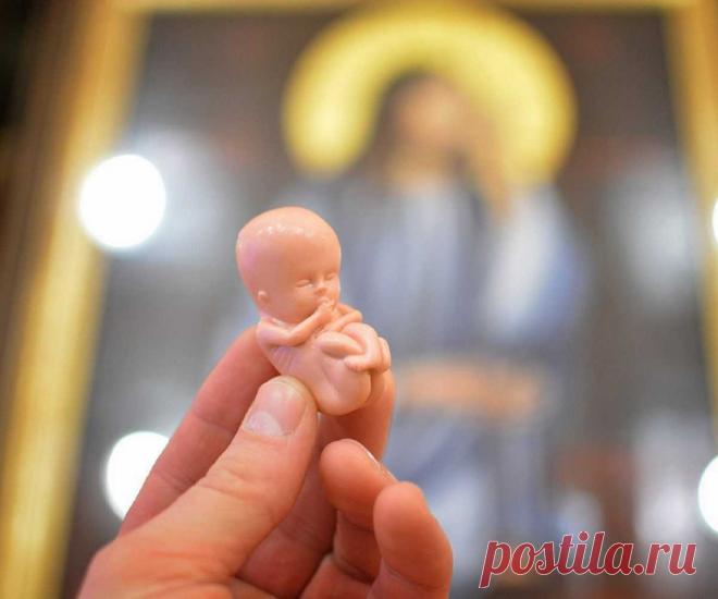 Как вымолить прощение у Бога за абортированных детей? Молитвы о убиенных в чреве младенцев. Молитва за абортированных детей Является ли аборт убийством Является убийство человека грехом? 6 заповедь гласит — «не убивай!». Кто-то может возразить, что эмбрион еще