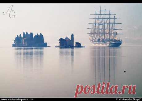 Islands &quot;St Dzordz&quot; and &quot;Our Lady of the rocks&quot;