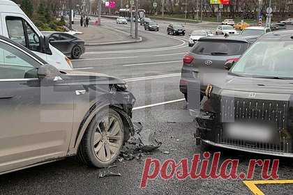 Водитель с красным шариком вылетел на встречку и устроил массовое ДТП в Москве