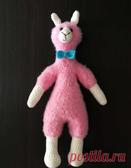 PDF Альпака Грэг. FREE amigurumi crochet pattern. Бесплатный мастер-класс, схема и описание для вязания игрушки амигуруми крючком. Вяжем игрушки своими руками! Лама, альпака, alpaca, lama, llama. #амигуруми #amigurumi #amigurumidoll #amigurumipattern #freepattern #freecrochetpatterns #crochetpattern #crochetdoll #crochettutorial #patternsforcrochet #вязание #вязаниекрючком #handmadedoll #рукоделие #ручнаяработа #pattern #tutorial #häkeln #amigurumis