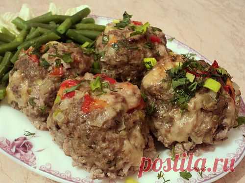 Мясные тефтели с сыром и болгарским перцем.