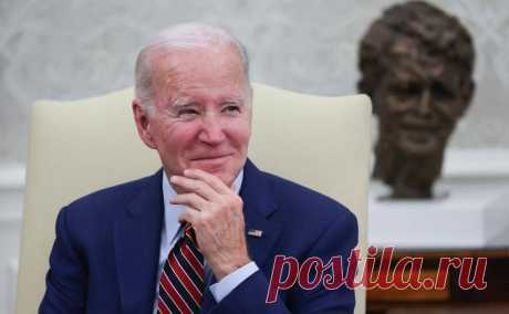 Байден перекрестился в ответ на слова Трампа о «диктатуре на один день». Трамп в ответ на опасения экспертов по авторитаризму пообещал не становиться диктатором надолго — только на первые сутки для решения пары вопросов. Байден перекрестился и сказал: «Слава богу»