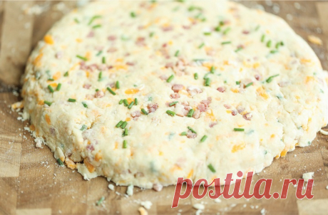 Никогда не позволяю своему ребенку покупать еду в ларьках, а на перекус в школу всегда готовлю ему сконы с ветчиной и сыром: простой и быстрый рецепт