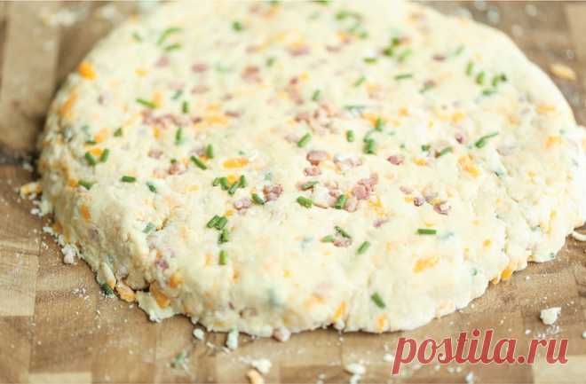 Никогда не позволяю своему ребенку покупать еду в ларьках, а на перекус в школу всегда готовлю ему сконы с ветчиной и сыром: простой и быстрый рецепт