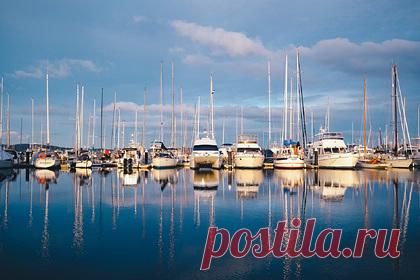 В Балаклаве построят яхтенную марину. В Балаклаве построят яхтенную марину, для этого правительство Севастополя и ПАО «Мостотрест» заключили контракт на 9,4 миллиарда рублей. Работы по проекту начнутся с Таврической набережной в 2022 году. Там заменят и приведут в порядок гидротехнические сооружения и инженерные сети, а после благоустроят территорию.