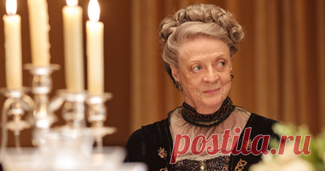 Margaret Natalie «Maggie» Smith — самая обаятельная и привлекательная актриса сериала «Аббатство Даунтон» Даже не могу представить себе сериал «Аббатство Даунтон» без Вайолет Кроули (актриса Мэгги Смит)! Она, как Рина Зелёная в нашей версии Шерлока Холмса, оживляет картину, делает её реальной и достоверной. Она — истинная аристократка. Это — её: высокий стиль, тонкий ум, афористичность речи и совсем особенное обаяние. А ещё она прекрасно умеет расставить всё по местам, нап...