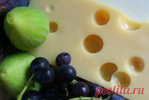 Запись на стене ЭмментальЭмменталь – классический швейцарский сыр, который стал родоначальником многих замечательных сыров в разных странах – Лиидамер в Дании, Ярлсберг в Норвегии, любимый нами Маасдам из Голландии.Отличительной особенностью данного вида сыров являются крупные дырки или «глазки», кот..