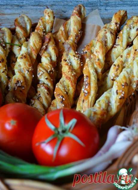 Слоеные палочки с фаршем и сыром – кулинарный рецепт