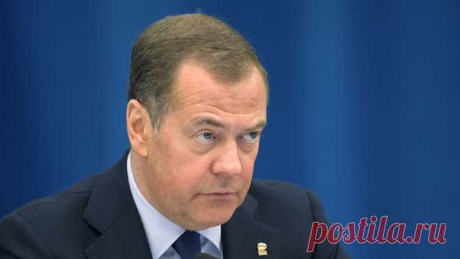Медведев посоветовал НАТО принять в свой состав Львовскую область. Замглавы Совбеза РФ Дмитрий Медведев предложил НАТО признать, что почти все области Украины к ней не относятся, но допустил возможность принятия в Альянс Львовской области. Об этом политик написал в своем Telegram-канале. Медведев ...