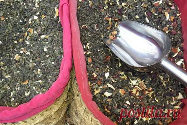 Полезные добавки к чаю Чай с определенными добавками может улучшить состояние здоровья, рассказал диетолог Михаил Гинзбург. Так, напиток с бергамотом снижает «плохой» холестерин.Такой чай также нормализует уровень глюкозы в крови и снижает риск образования камней в желчном пузыре. Чай с ромашкой обладает...