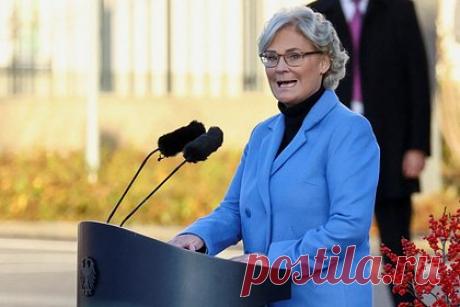 В Германии заявили об «абсолютных границах» в поставках вооружений. Глава Минобороны ФРГ Кристине Ламбрехт рассказала, что Вооруженные силы страны сталкиваются с трудностями, отвечая на просьбы третьих стран о поставках вооружений. Ламбрехт заявила, что Германия находится «на абсолютной границе в плане того, что она может отдать». Ее слова приводит ТАСС.