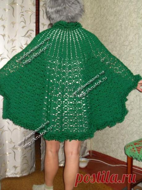Зеленое пончо, связанное крючком