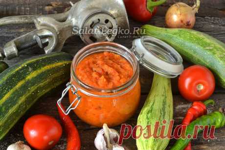 Икра из кабачков на зиму, простой рецепт через мясорубку без обжарки Представляю вашему вниманию такой простой рецепт через мясорубку без обжарки, по которому вы сможете заготовить очень вкусную икру из кабачков на зиму. Мне очень нравится эта вкусная икра из кабачков.