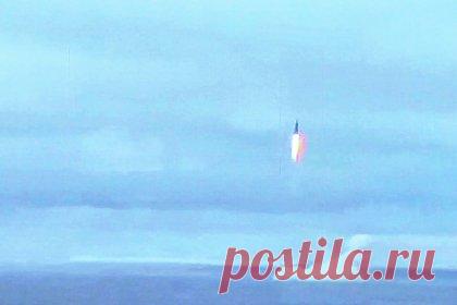 Минобороны России опубликовало еще одно видео пуска «Синевы». Минобороны России опубликовало второе видео пуска ракеты «Синева» с атомной подводной лодки «Тула». Ролик в своем Telegram-канале опубликовало РИА Новости. Также в ходе тренировки стратегических сил с космодрома Плесецк была запущена ракета «Ярс». Пуски были проведены по полигону Кура на Камчатке.