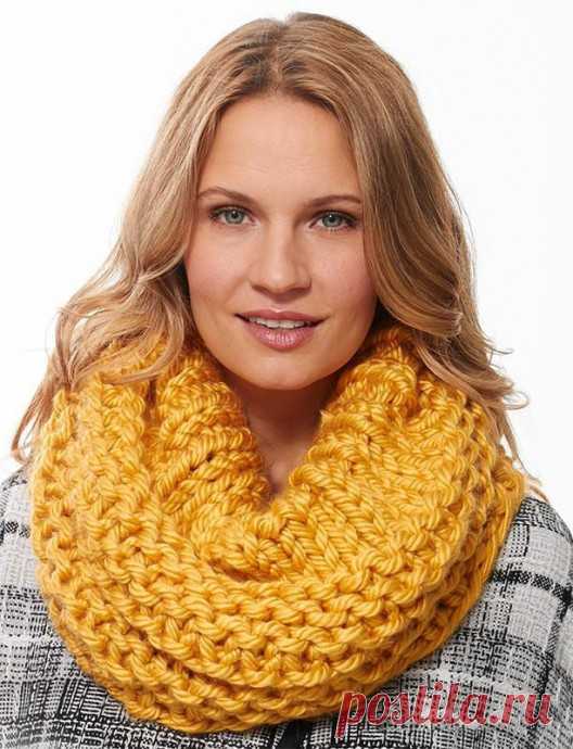 Объемный снуд горчичного цвета