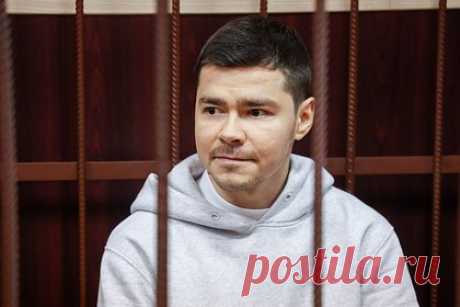 На блогера Аяза Шабутдинова подали еще 12 заявлений в полицию. Еще 12 человек подали в МВД заявления на известного российского блогера и предпринимателя Аяза Шабутдинова, проходящего по делу о мошенничестве. 3 ноября ФСБ задержала Шабутдинова. На следующий день ему предъявили обвинения в восьми эпизодах мошенничества, совершенных организованной группой в особо крупном размере.